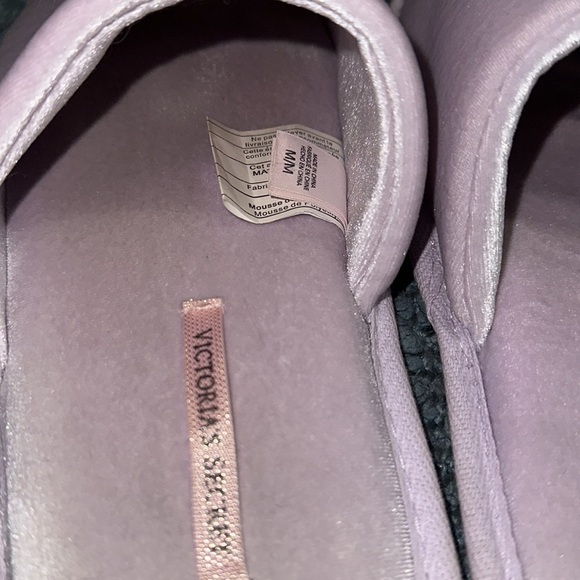 31. Purple victoria’s Secret Pom-Pom slippers size medium - Picture 4 of 5